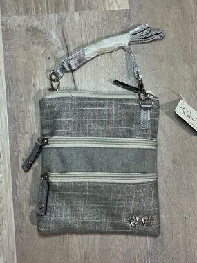 Glove It, Golf Cross Body Silver NWT
